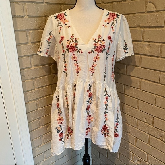 Zara Dresses & Skirts - Zara Boho Cream Embroidered Floral Mini Pleated Dress/Tunic Bloggers Size Small